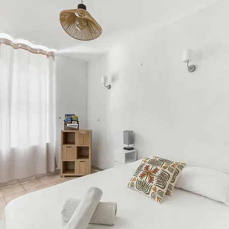 Chez Jean - Vue Directe Cite, Cite A 200M, Clim, Parking Public Gratuit A 200M, Wifi - Direct View Cite, 200M To Cite, Aircon, Free Public Car Park 200M, Wifi